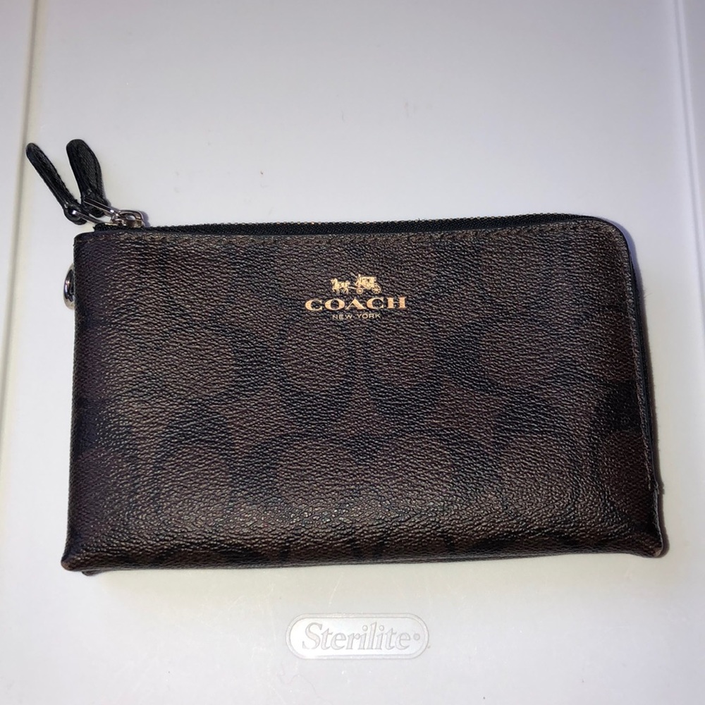 AUTHENTIC Coach wristlet